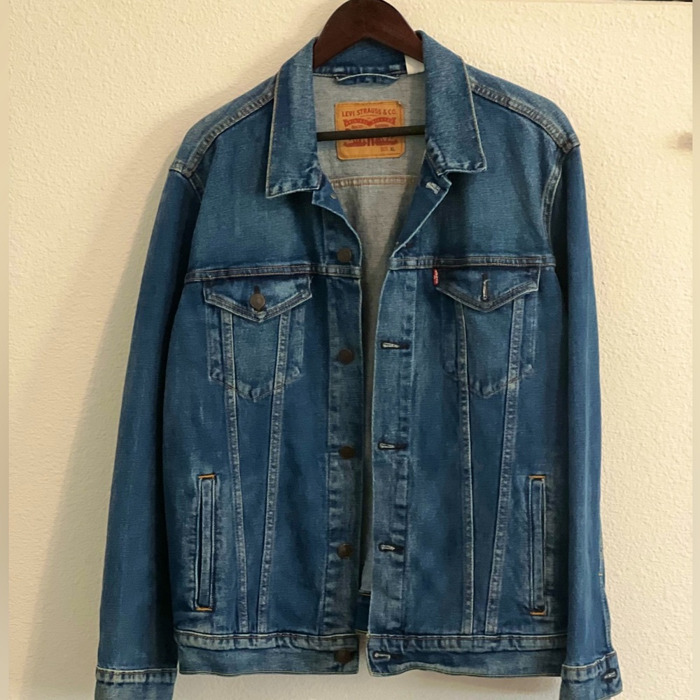 Men’s XL Levi Denim Jacket. Never worn. Purchased for dad but didn’t fit. BNWOT